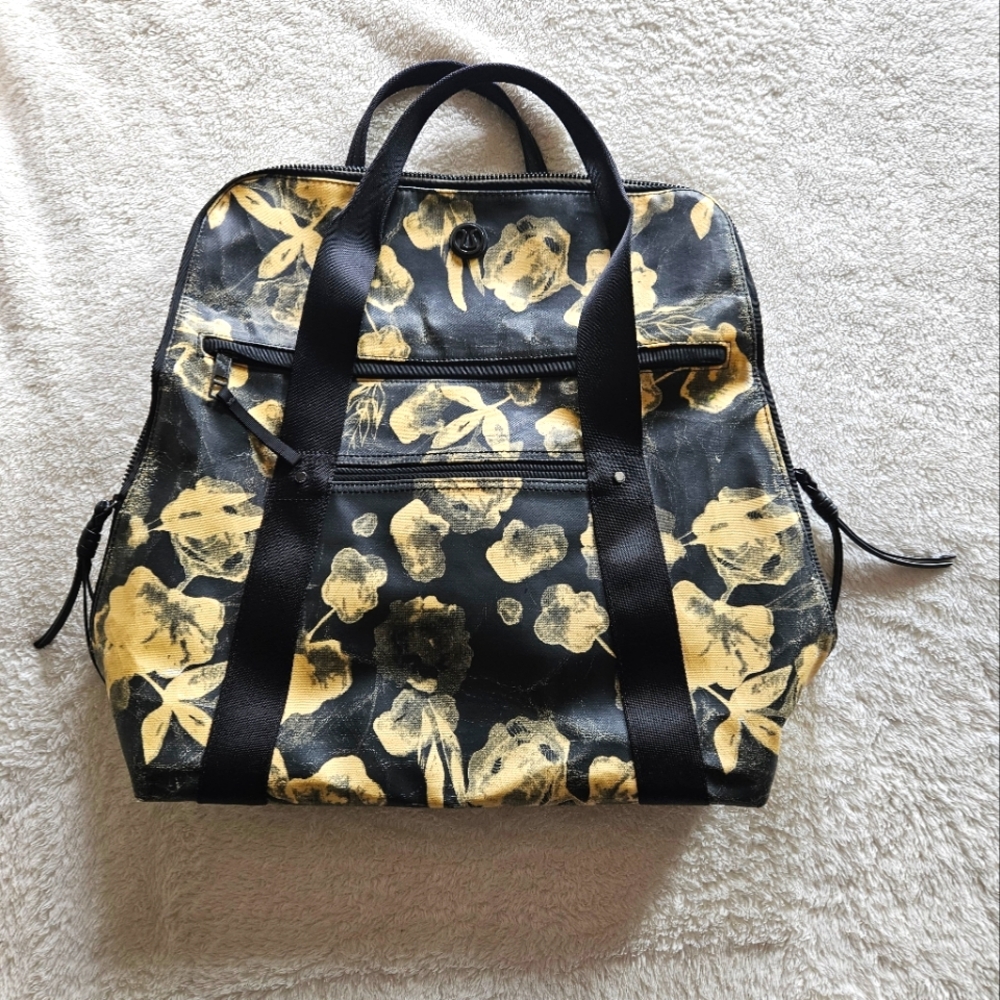 Lululemon pleather gym bag